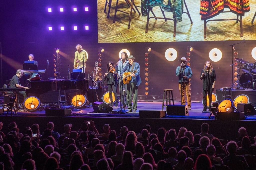 Review: James Taylor is as charming as ever at Hard Rock Live